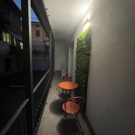 Juliet's Neighbours- Luxury Apartment