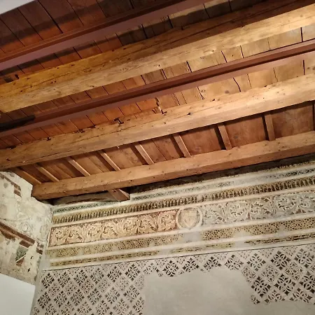 Juliet's Neighbours- Luxury * Verona