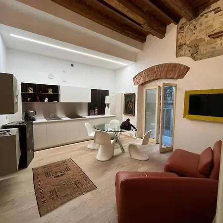 Juliet's Neighbours- Luxury Apartment Verona