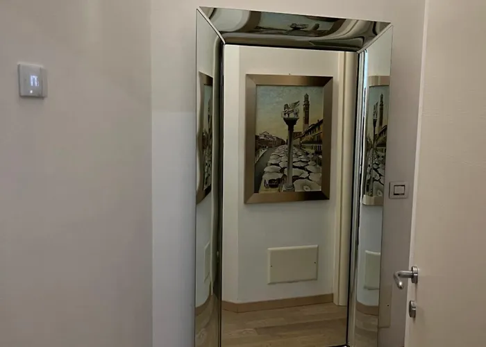 Juliet's Neighbours- Luxury *