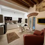 Juliet's Neighbours- Luxury Apartamento Verona